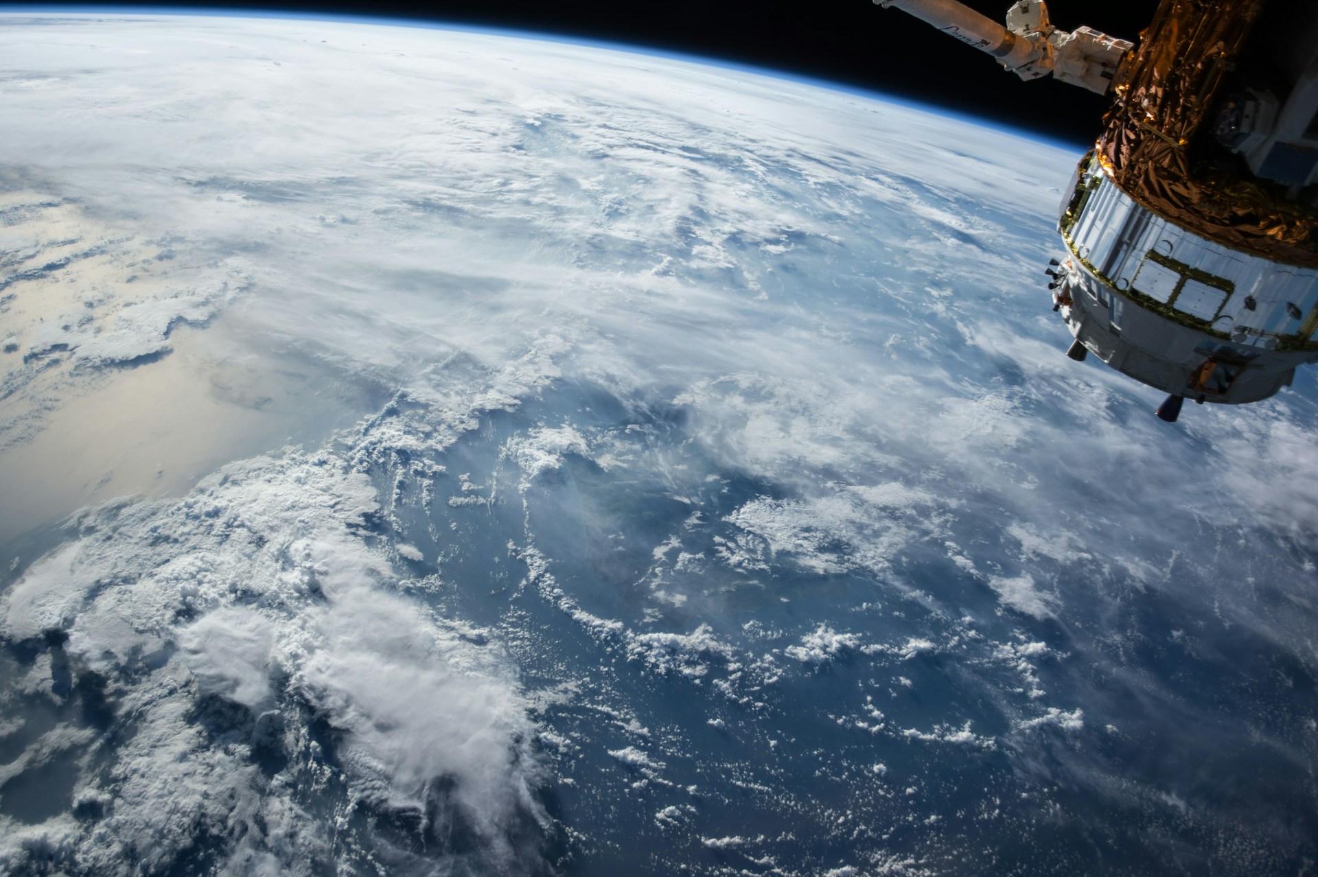 Vue satellite de la Terre illustrant les données géospatiales